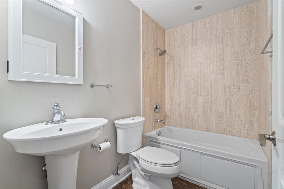 4860 N Clark Street Unit: 3S