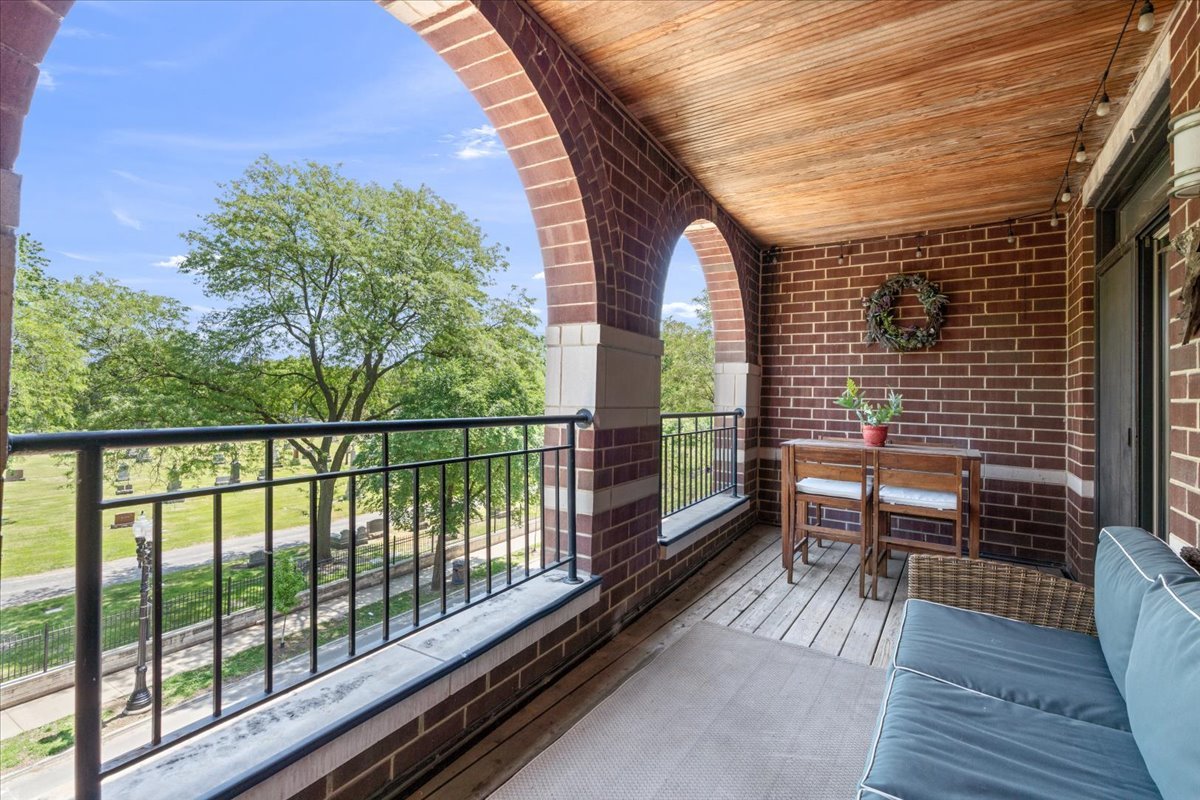 4860 N Clark Street Unit: 3S