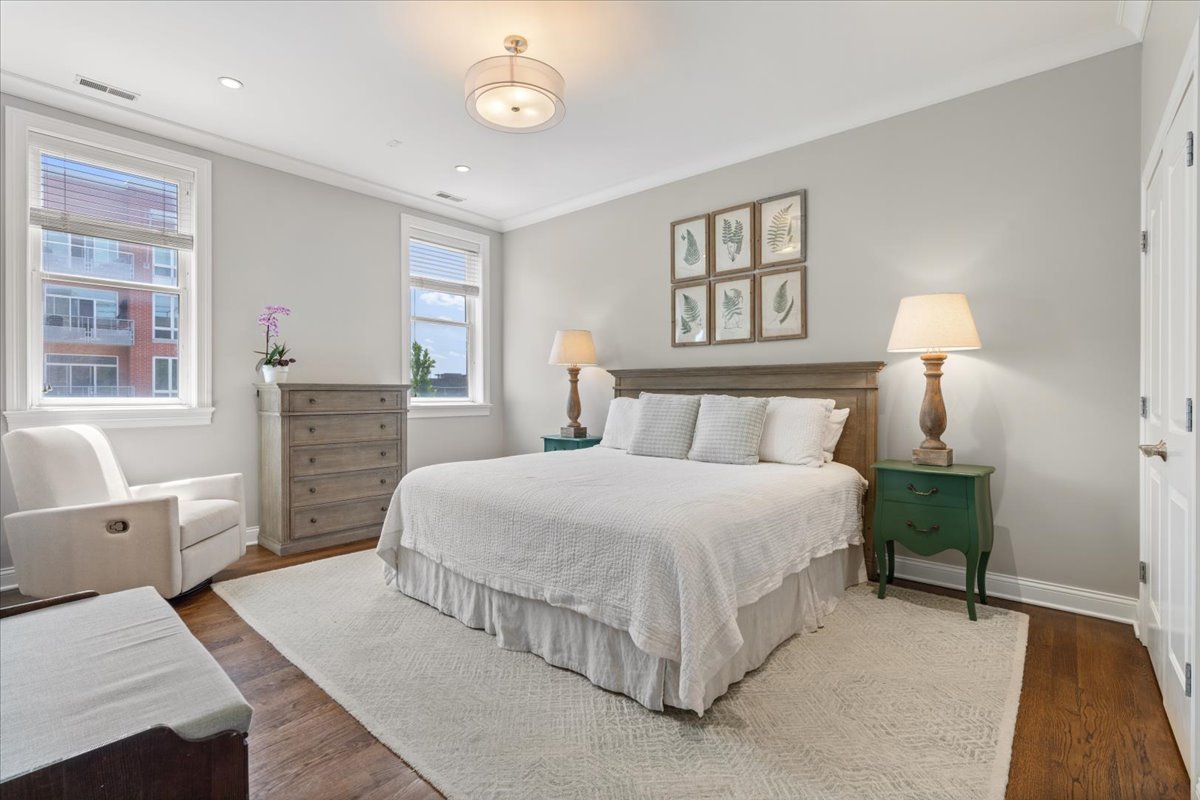 4860 N Clark Street Unit: 3S