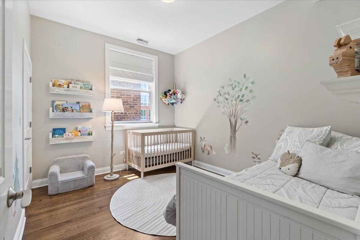 4860 N Clark Street Unit: 3S