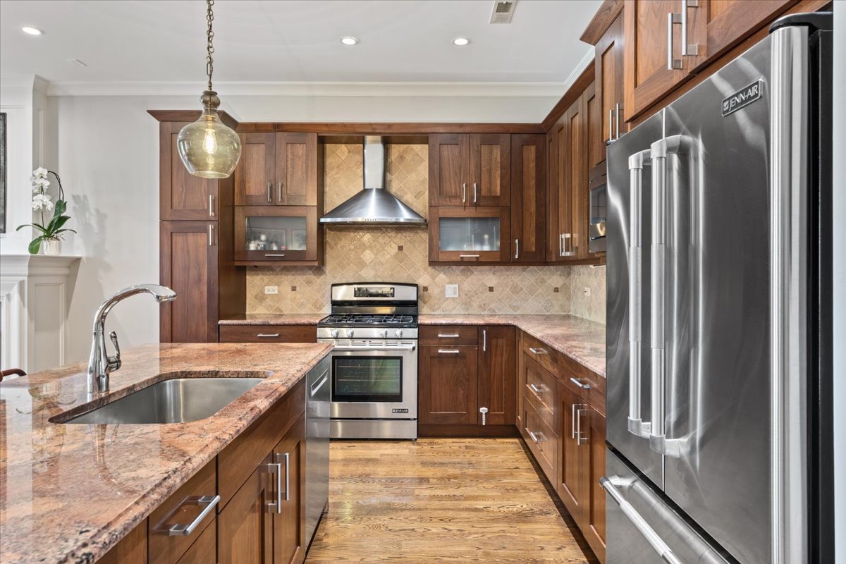 4860 N Clark Street Unit: 3S