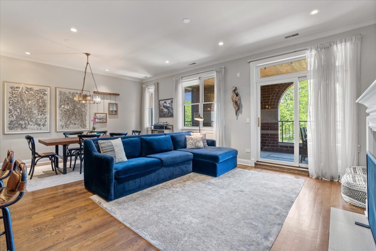 4860 N Clark Street Unit: 3S