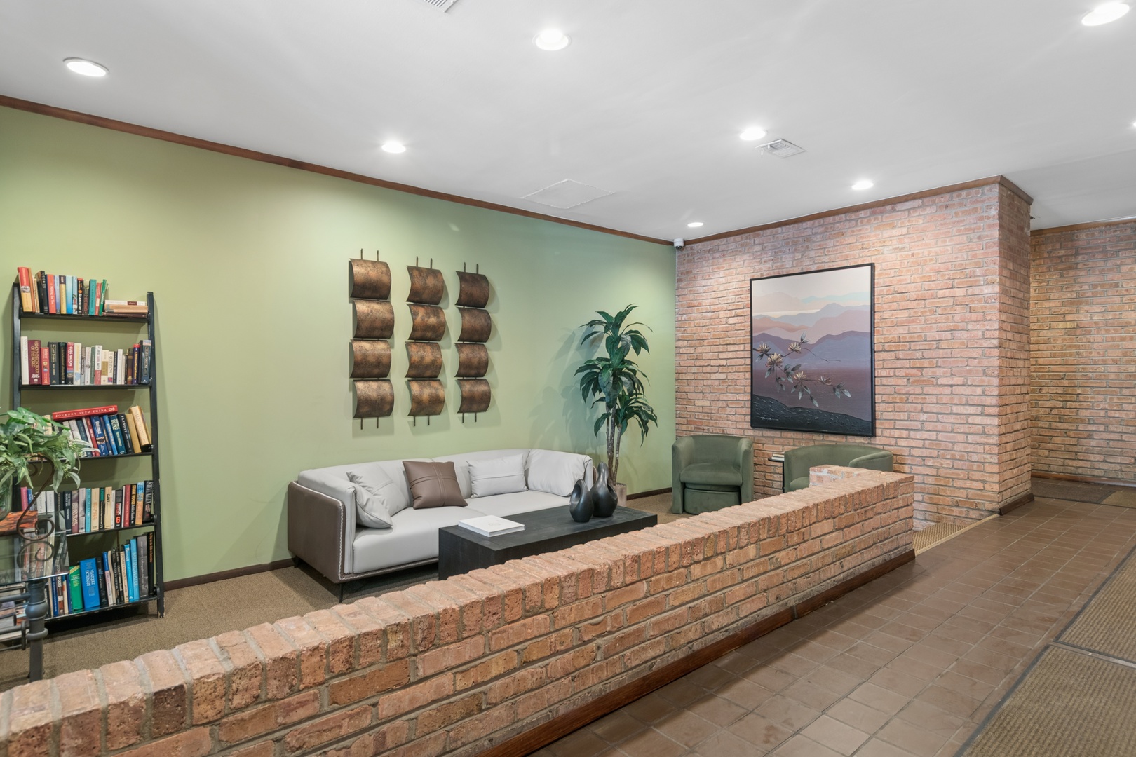651 W Sheridan Road Unit: 6D