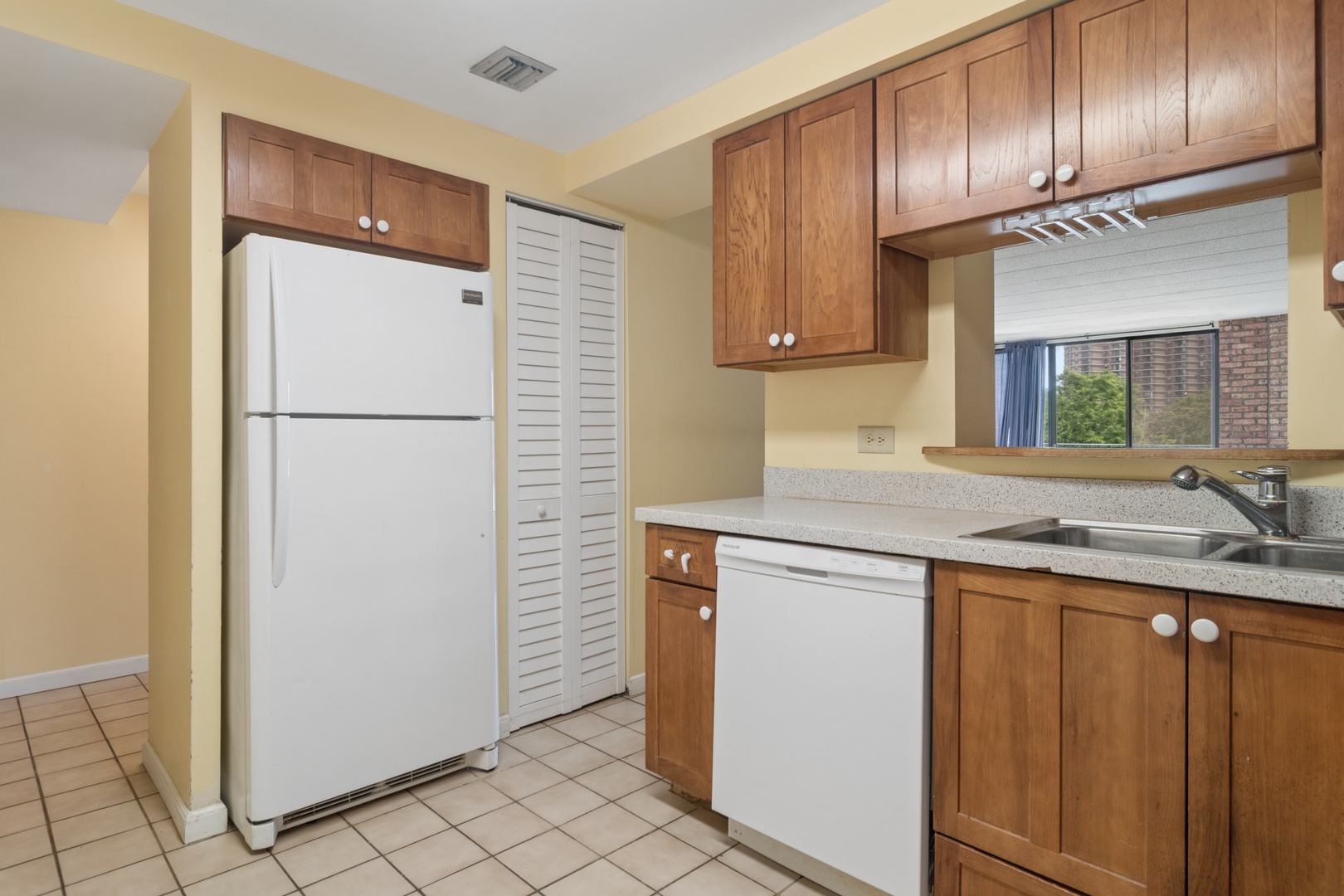 651 W Sheridan Road Unit: 6D
