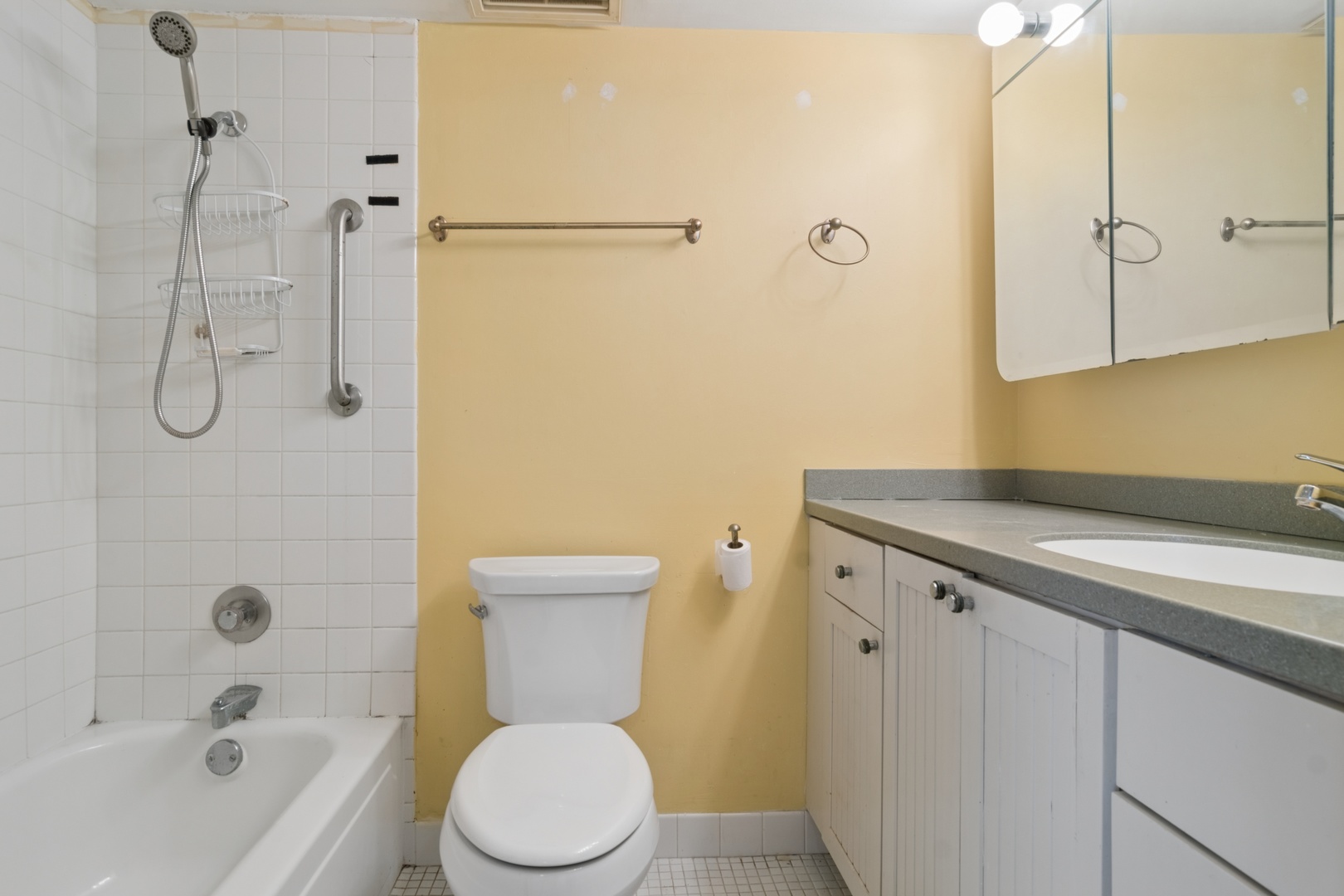 651 W Sheridan Road Unit: 6D