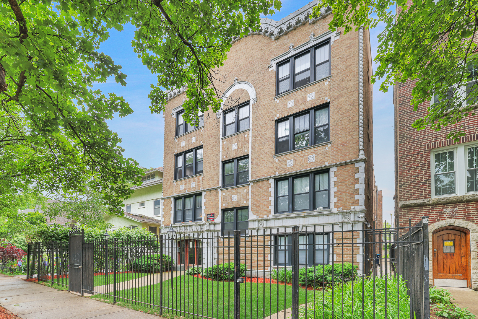 1525 W Estes Avenue Unit: A1