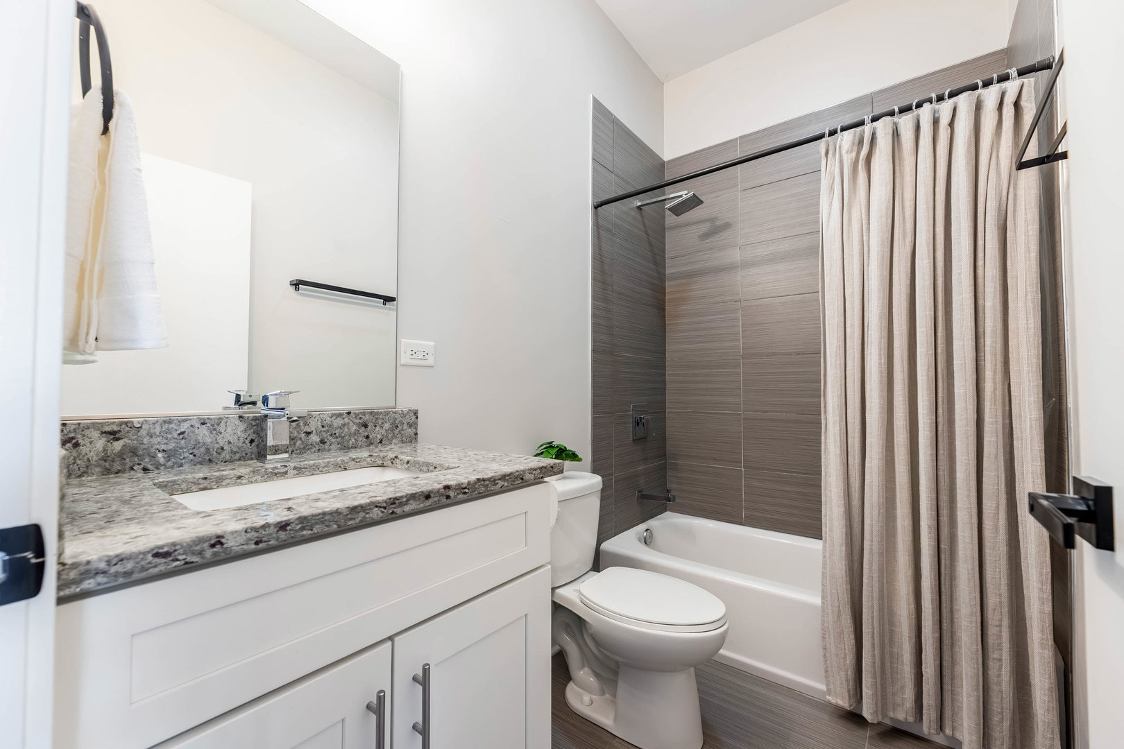 1816 N California Avenue Unit: 3S