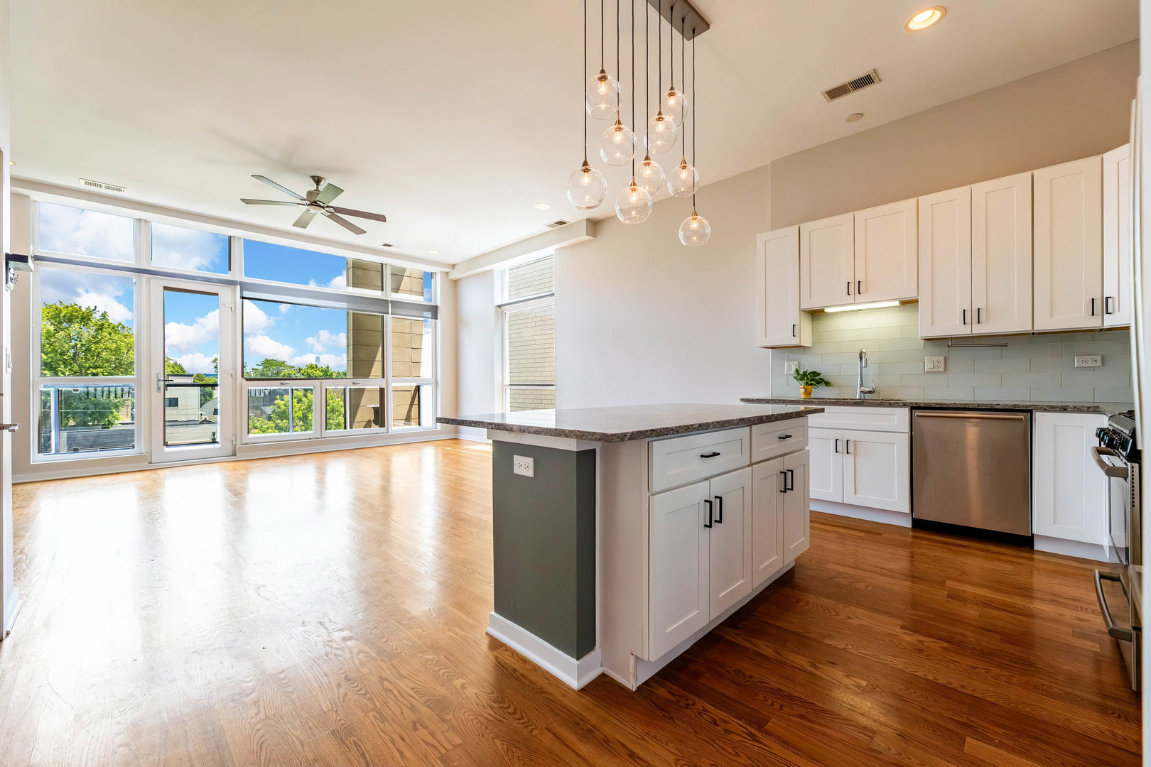 1816 N California Avenue Unit: 3S