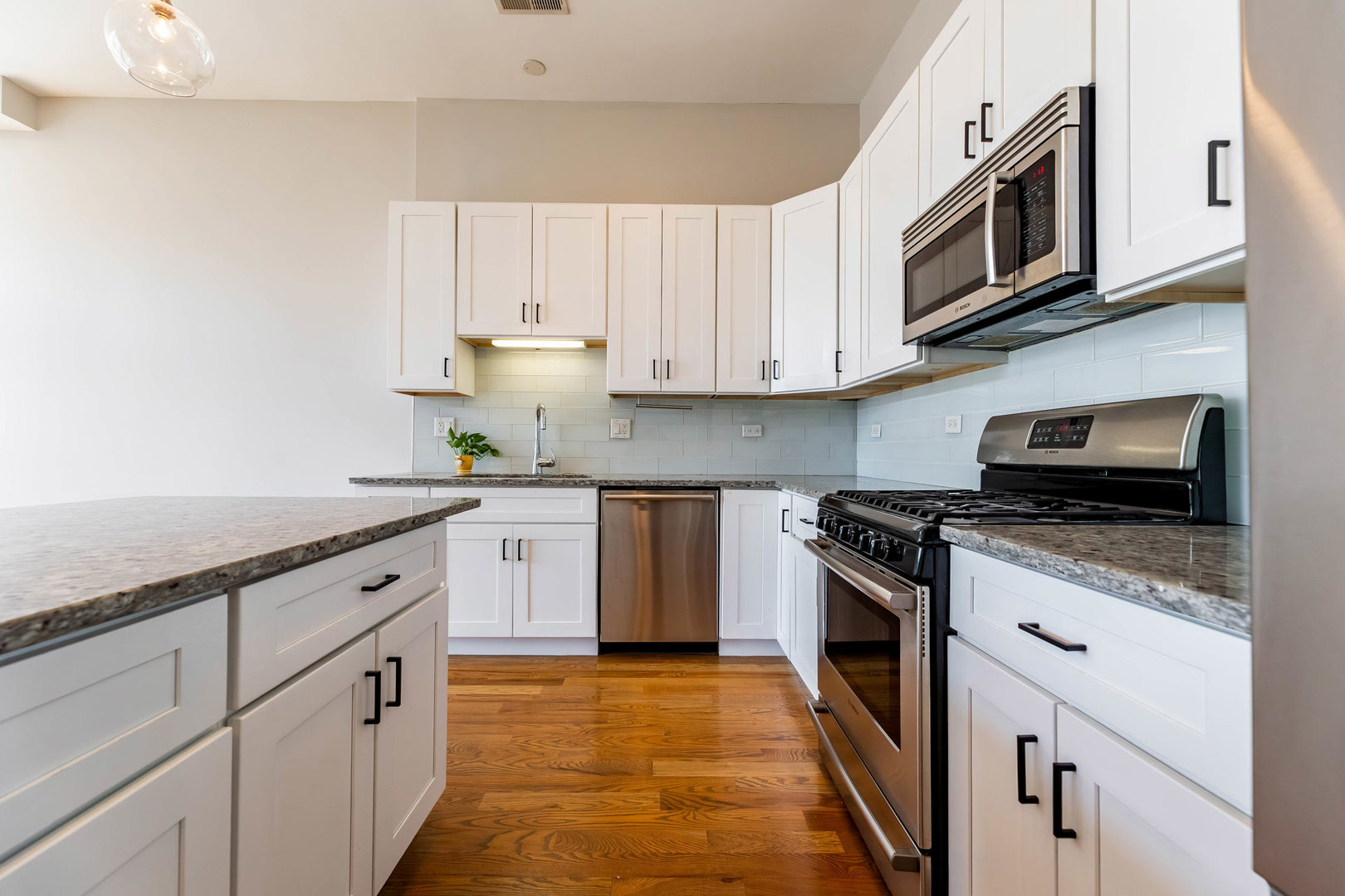 1816 N California Avenue Unit: 3S