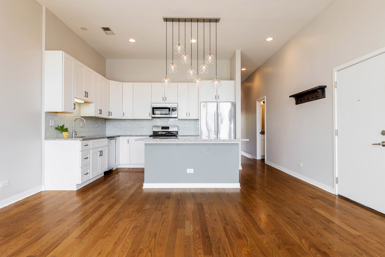1816 N California Avenue Unit: 3S