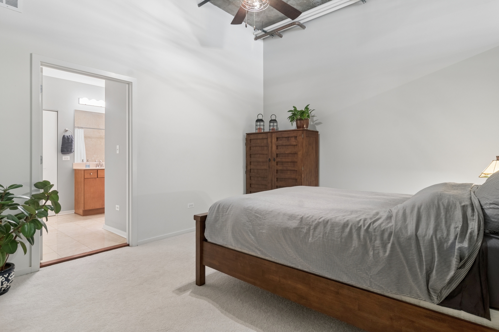 520 S State Street Unit: 1504
