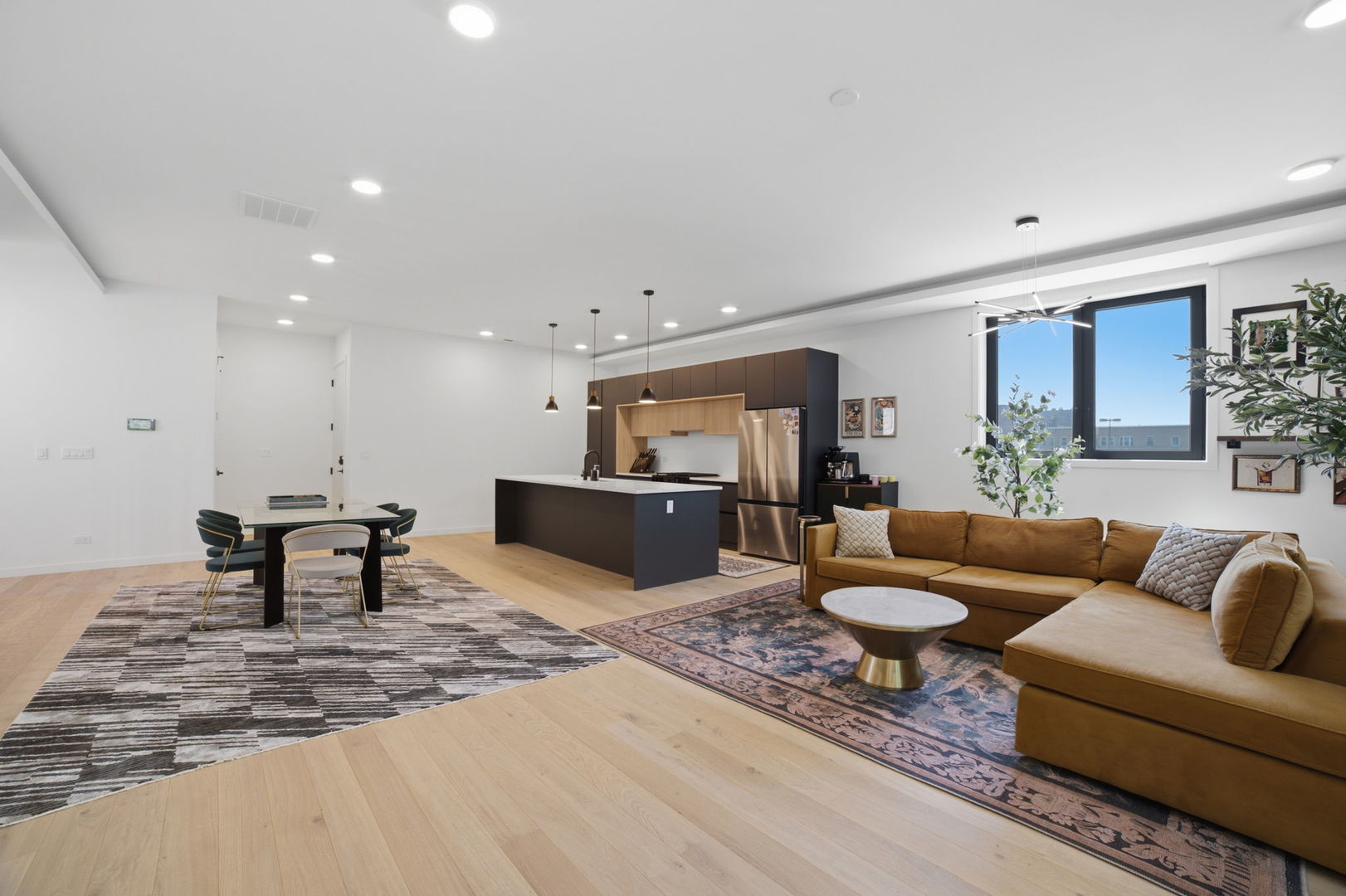 5039 N Winthrop Avenue Unit: 2F