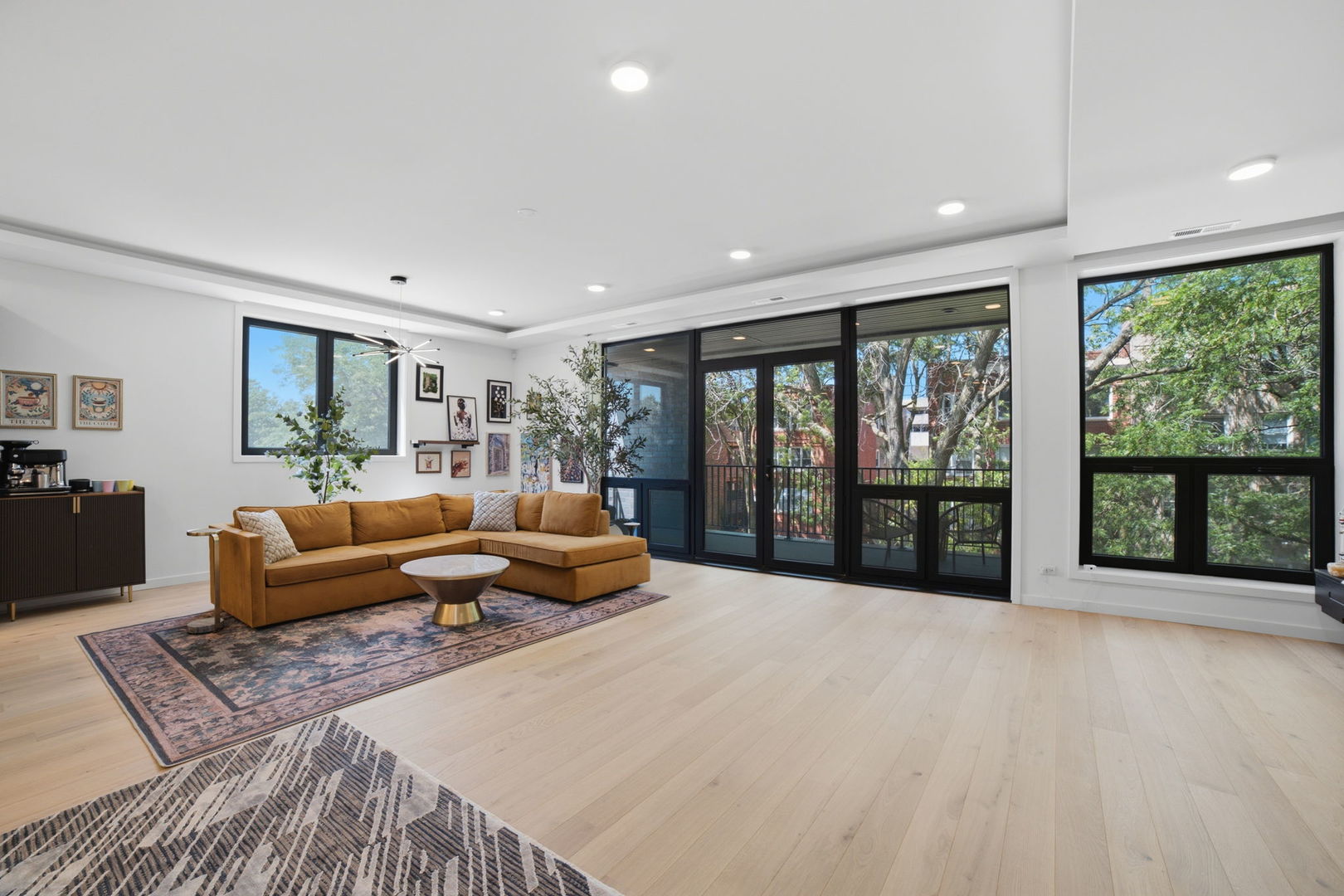 5039 N Winthrop Avenue Unit: 2F