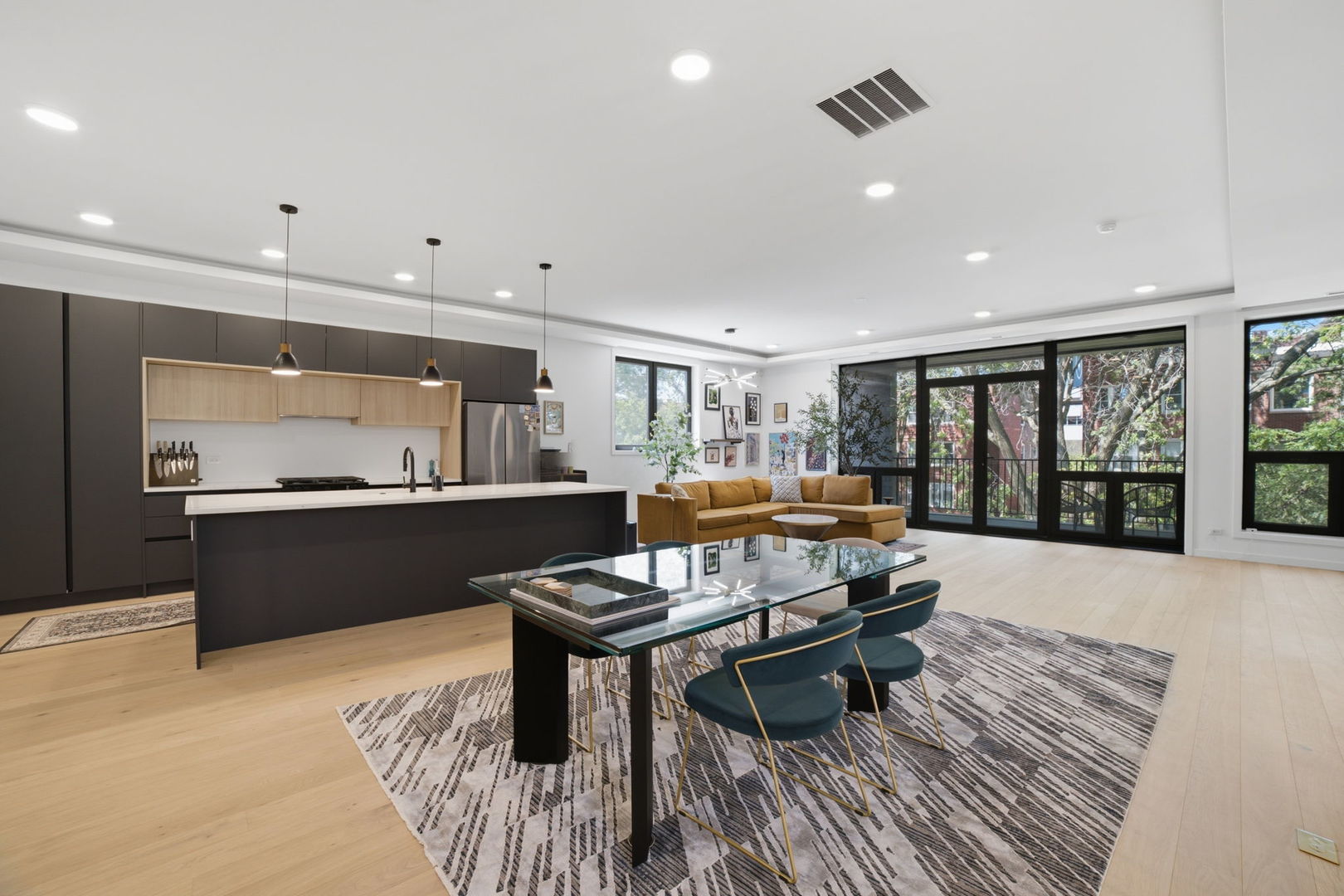 5039 N Winthrop Avenue Unit: 2F