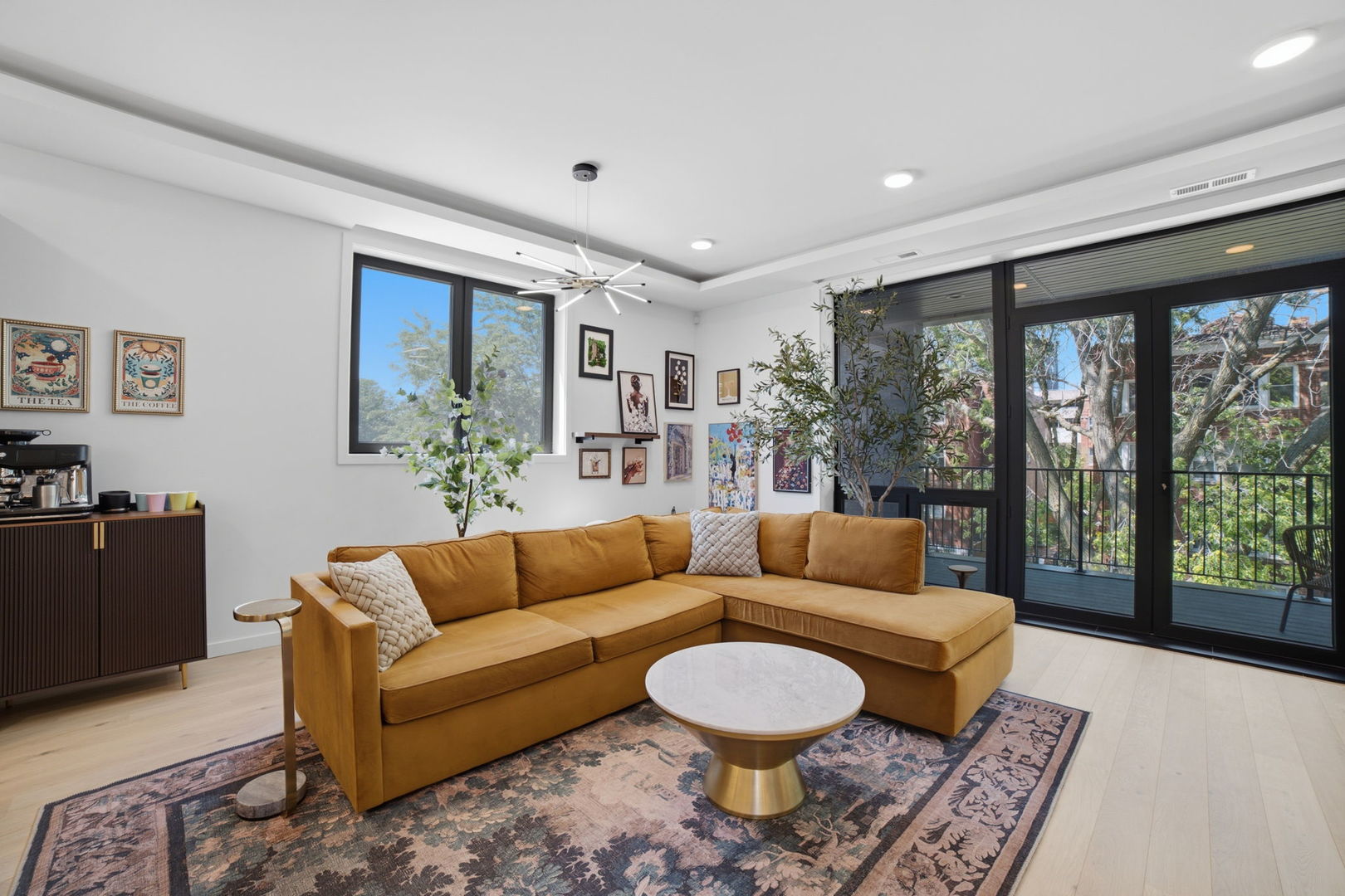 5039 N Winthrop Avenue Unit: 2F