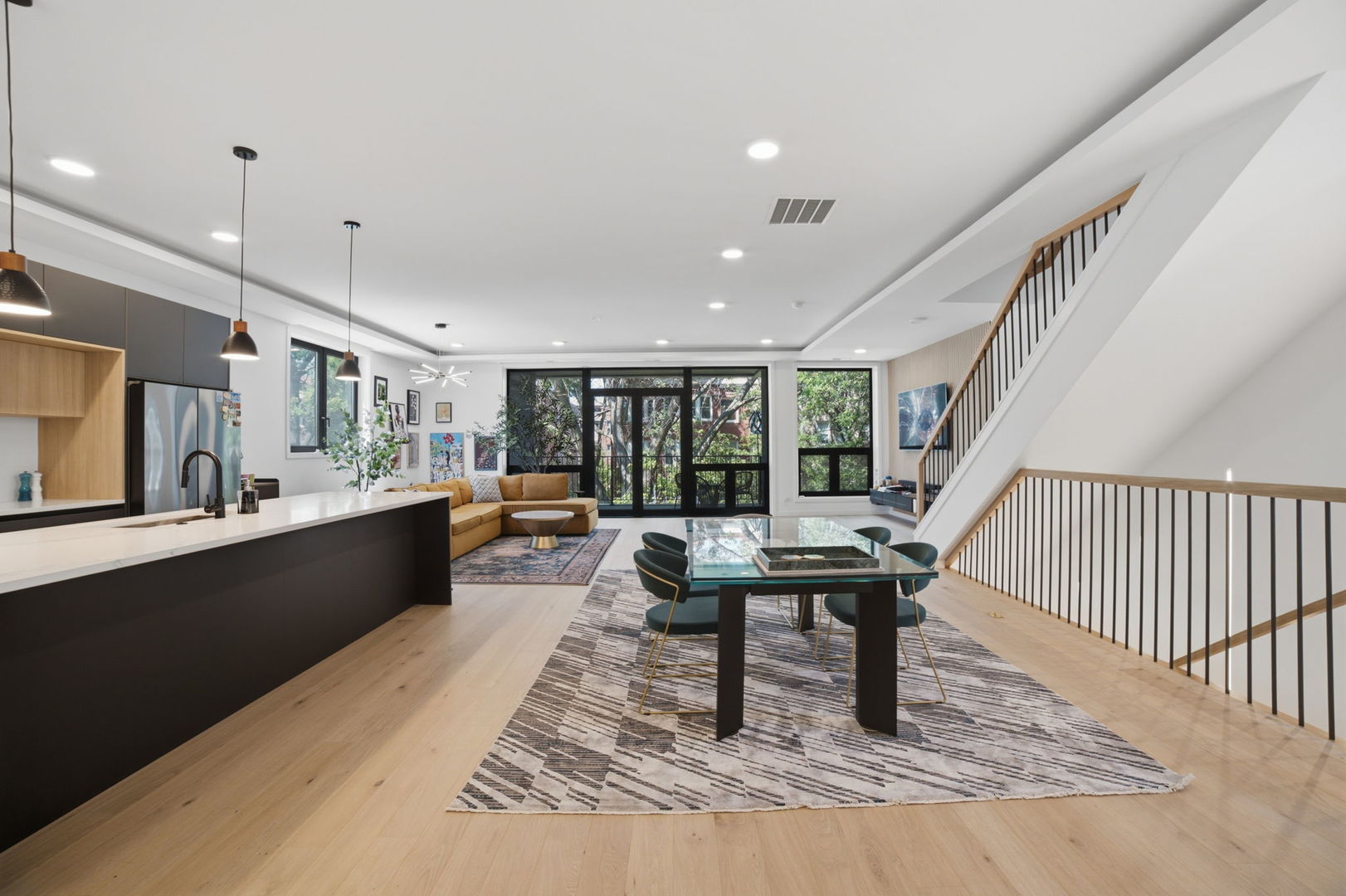 5039 N Winthrop Avenue Unit: 2F