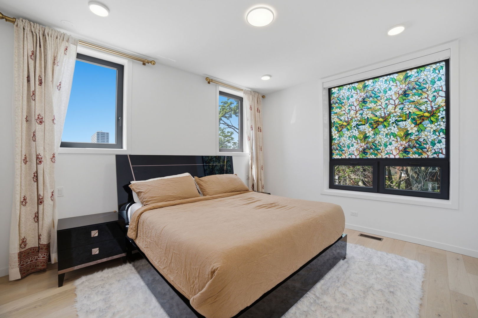 5039 N Winthrop Avenue Unit: 2F