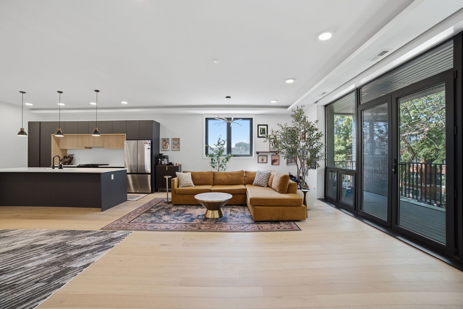 5039 N Winthrop Avenue Unit: 2F