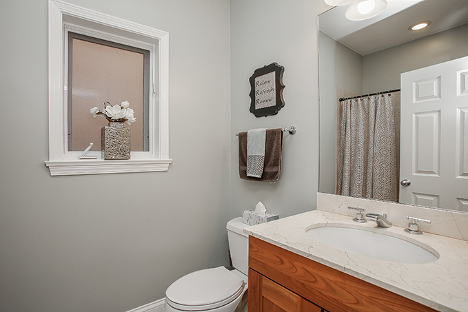3836 N Janssen Avenue Unit: 2