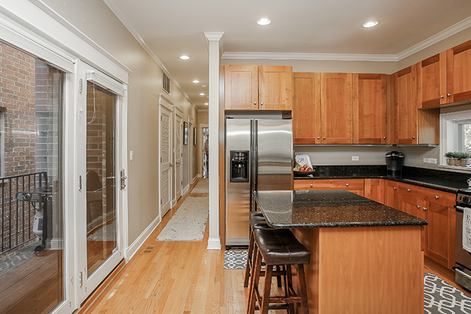 3836 N Janssen Avenue Unit: 2