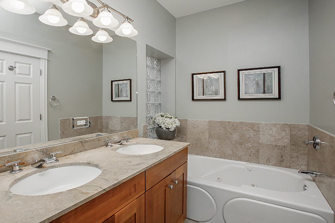3836 N Janssen Avenue Unit: 2