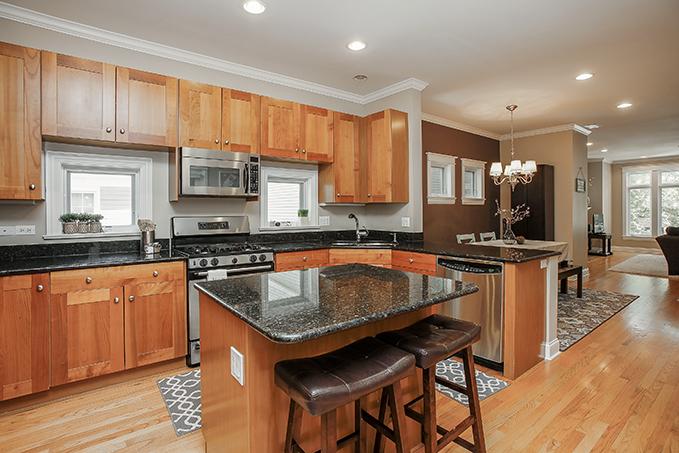3836 N Janssen Avenue Unit: 2