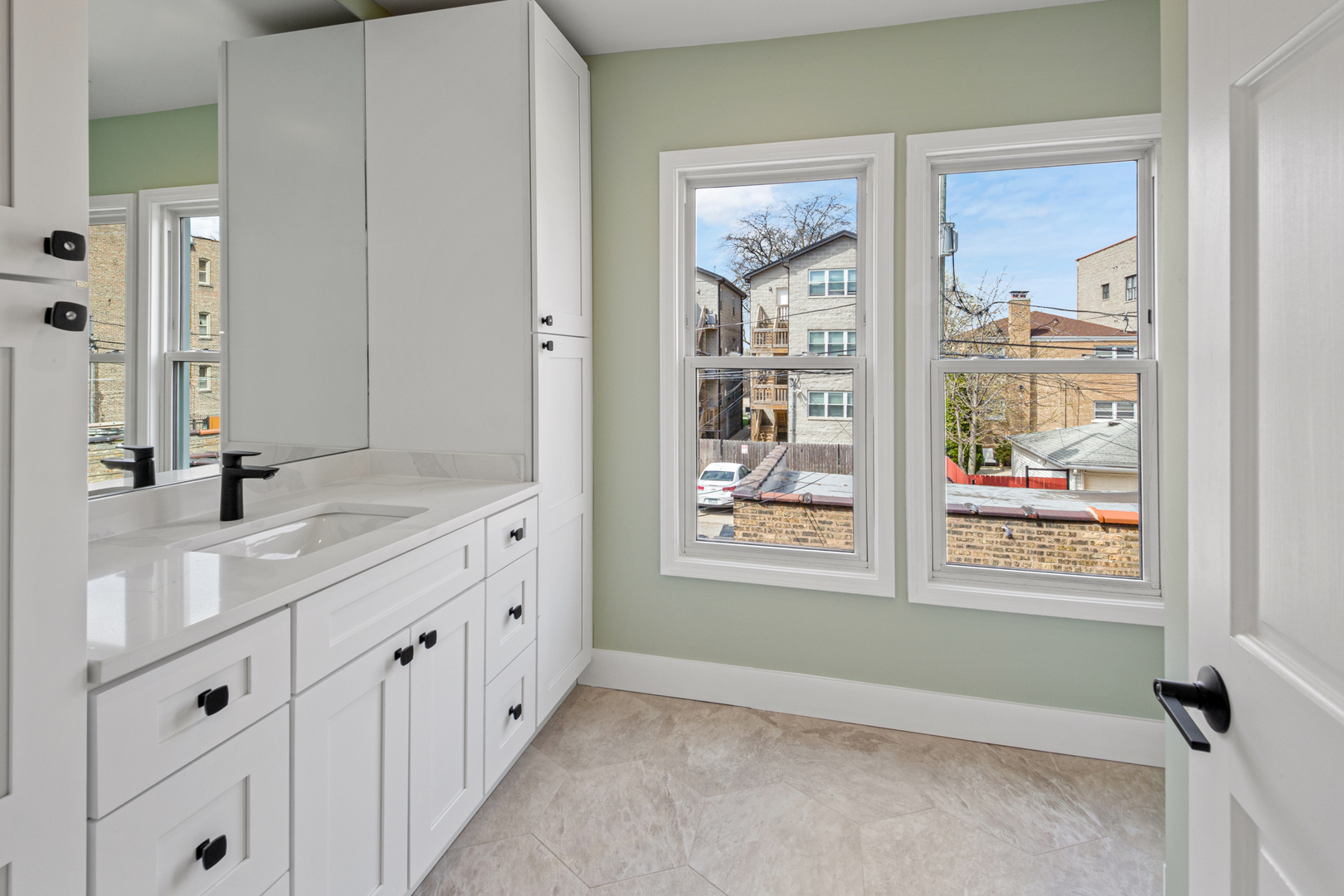 4834 N Springfield Avenue Unit: 2