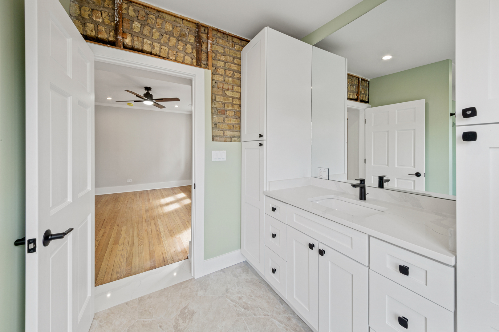 4834 N Springfield Avenue Unit: 2