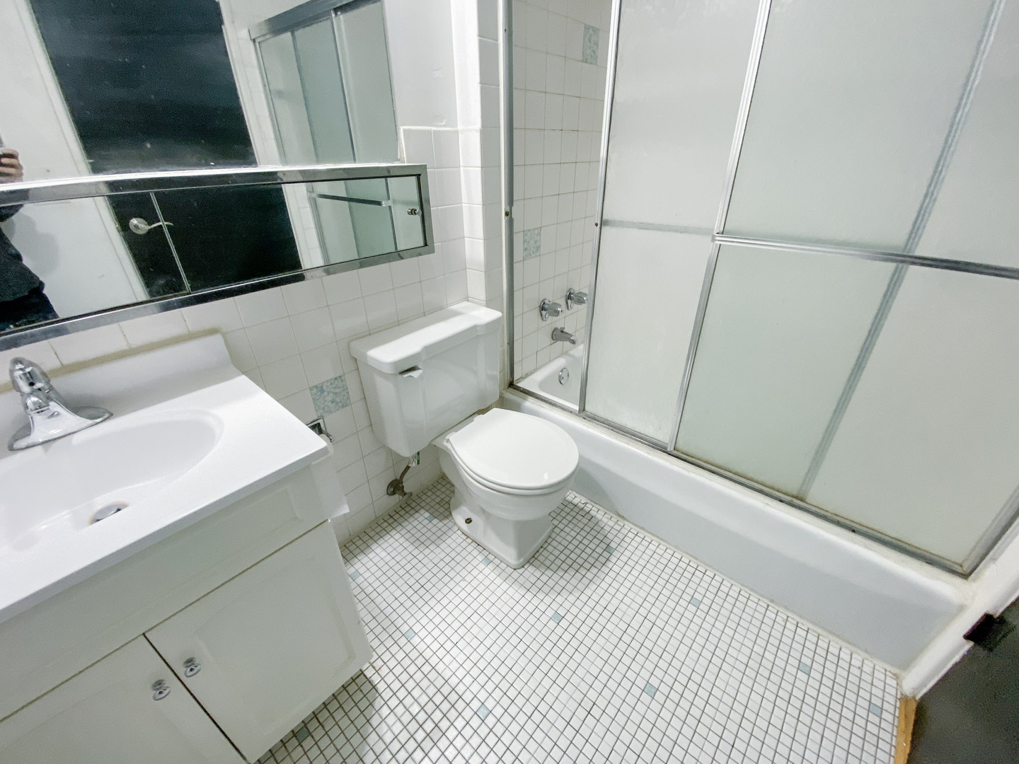 516 W Melrose Street Unit: 305
