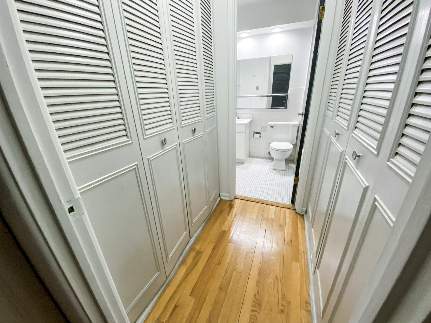 516 W Melrose Street Unit: 305