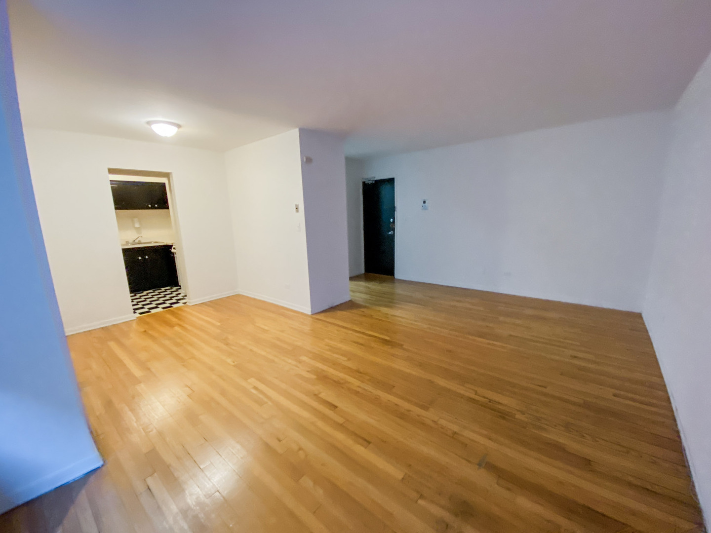 516 W Melrose Street Unit: 305