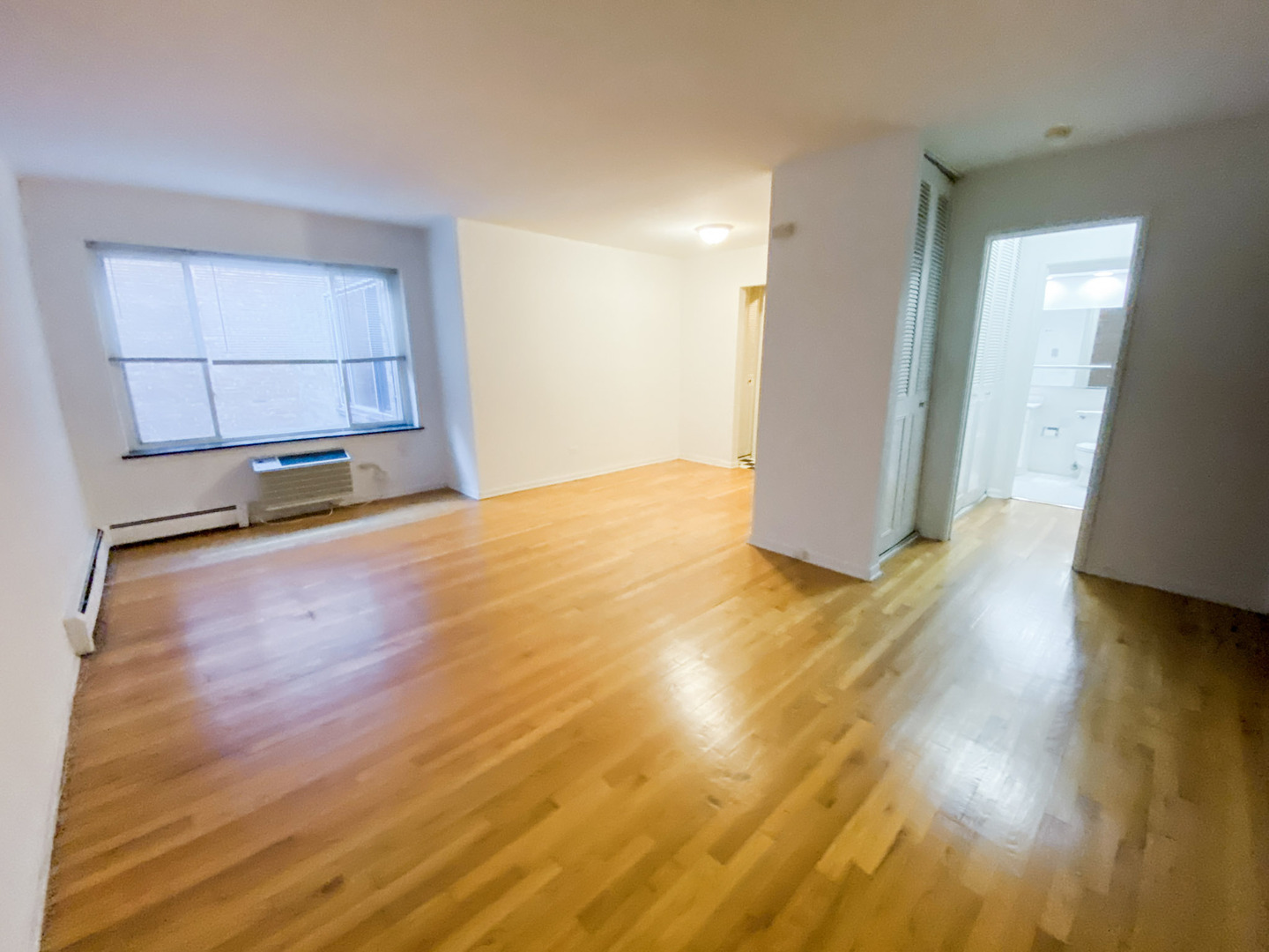 516 W Melrose Street Unit: 305