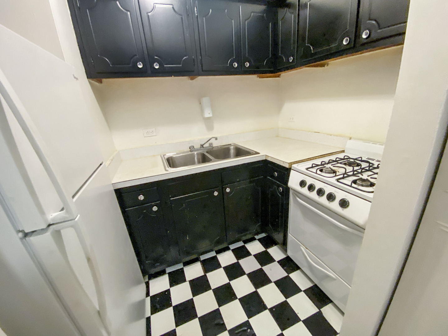 516 W Melrose Street Unit: 305