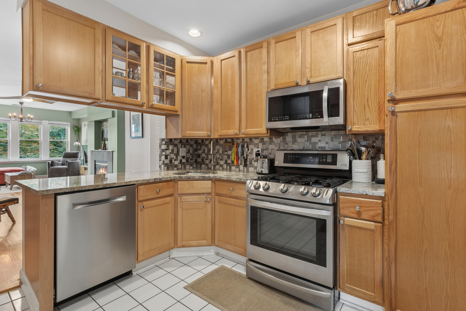 4455 N Rockwell Street Unit: 2