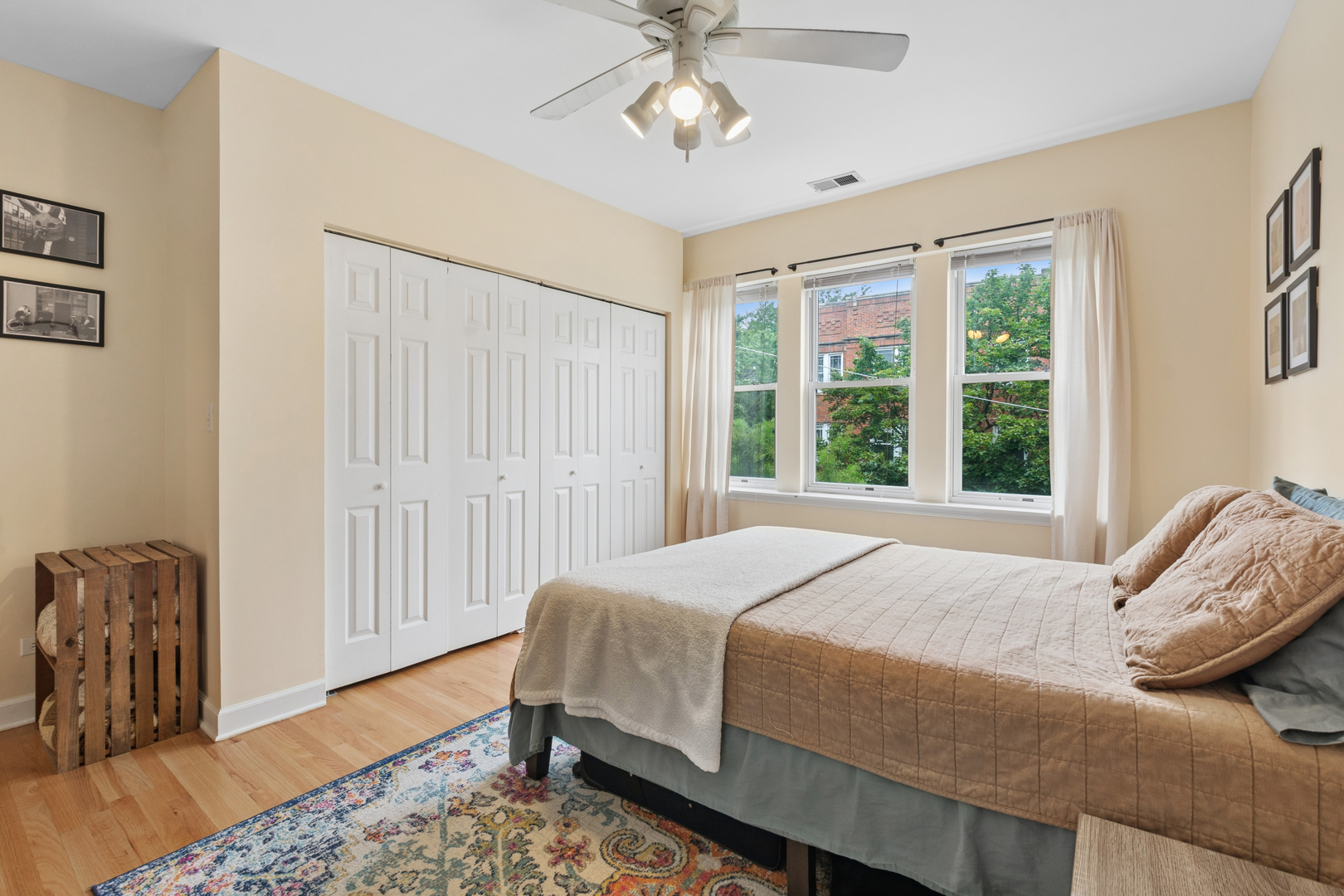 4455 N Rockwell Street Unit: 2