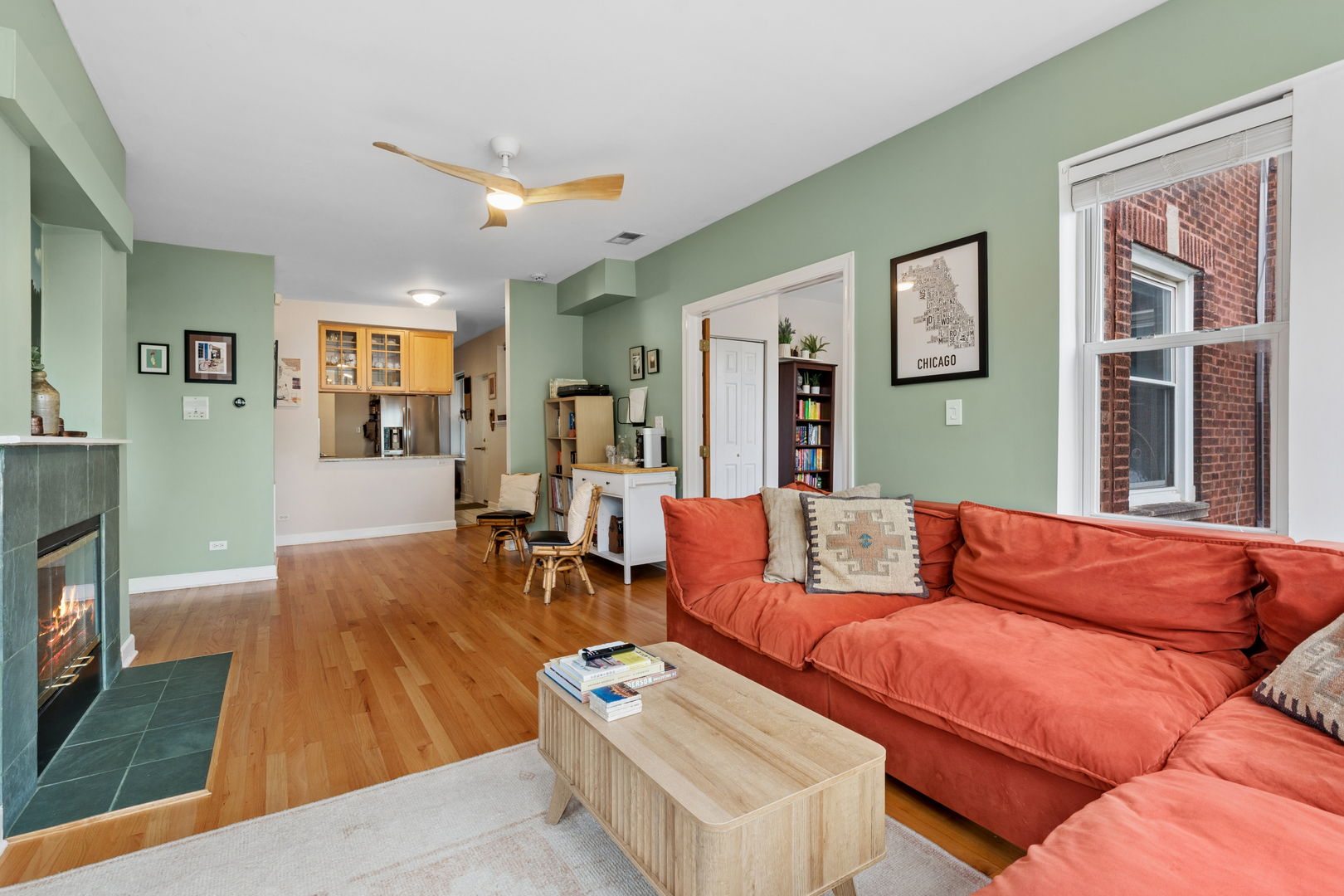 4455 N Rockwell Street Unit: 2