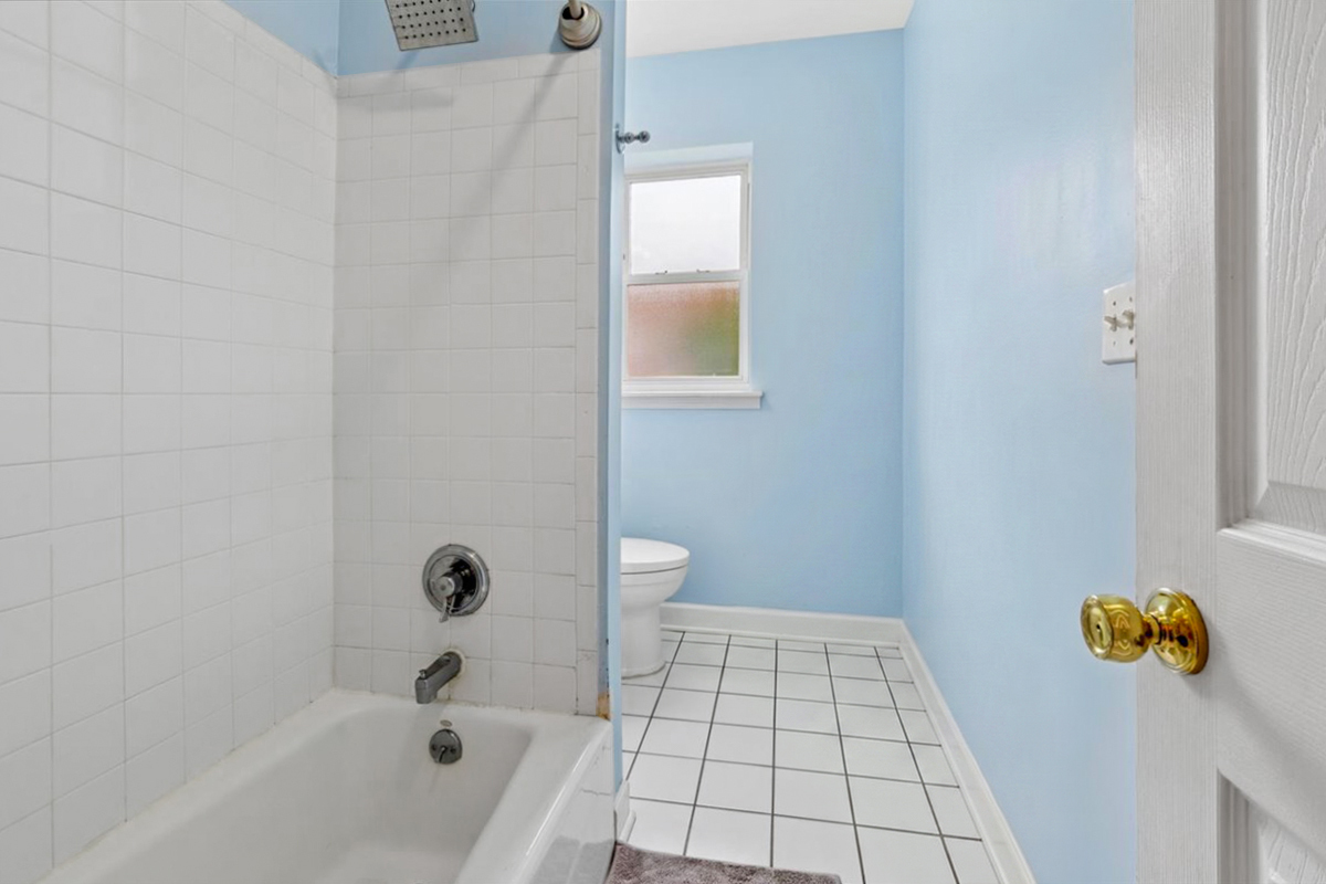 4455 N Rockwell Street Unit: 2