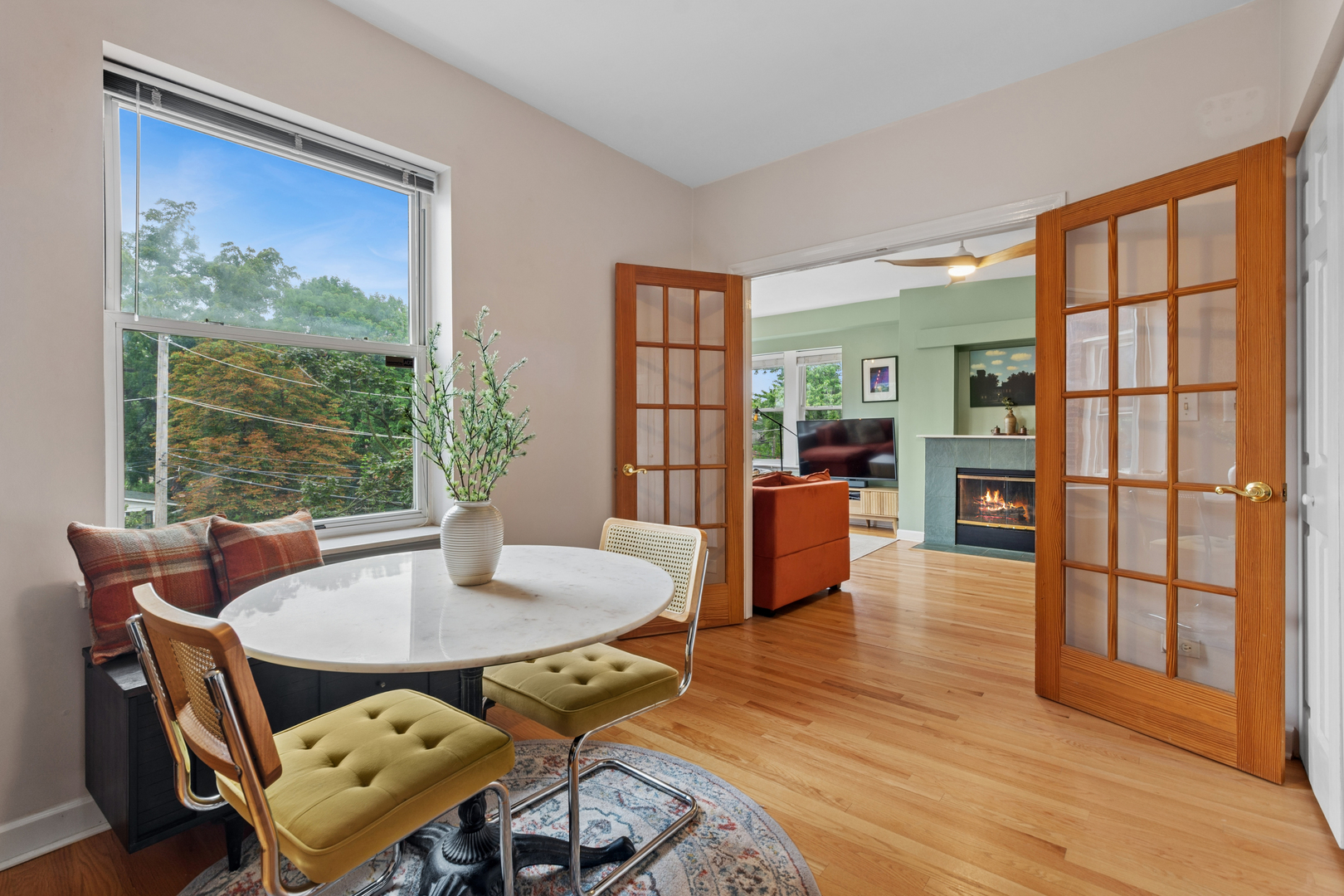 4455 N Rockwell Street Unit: 2