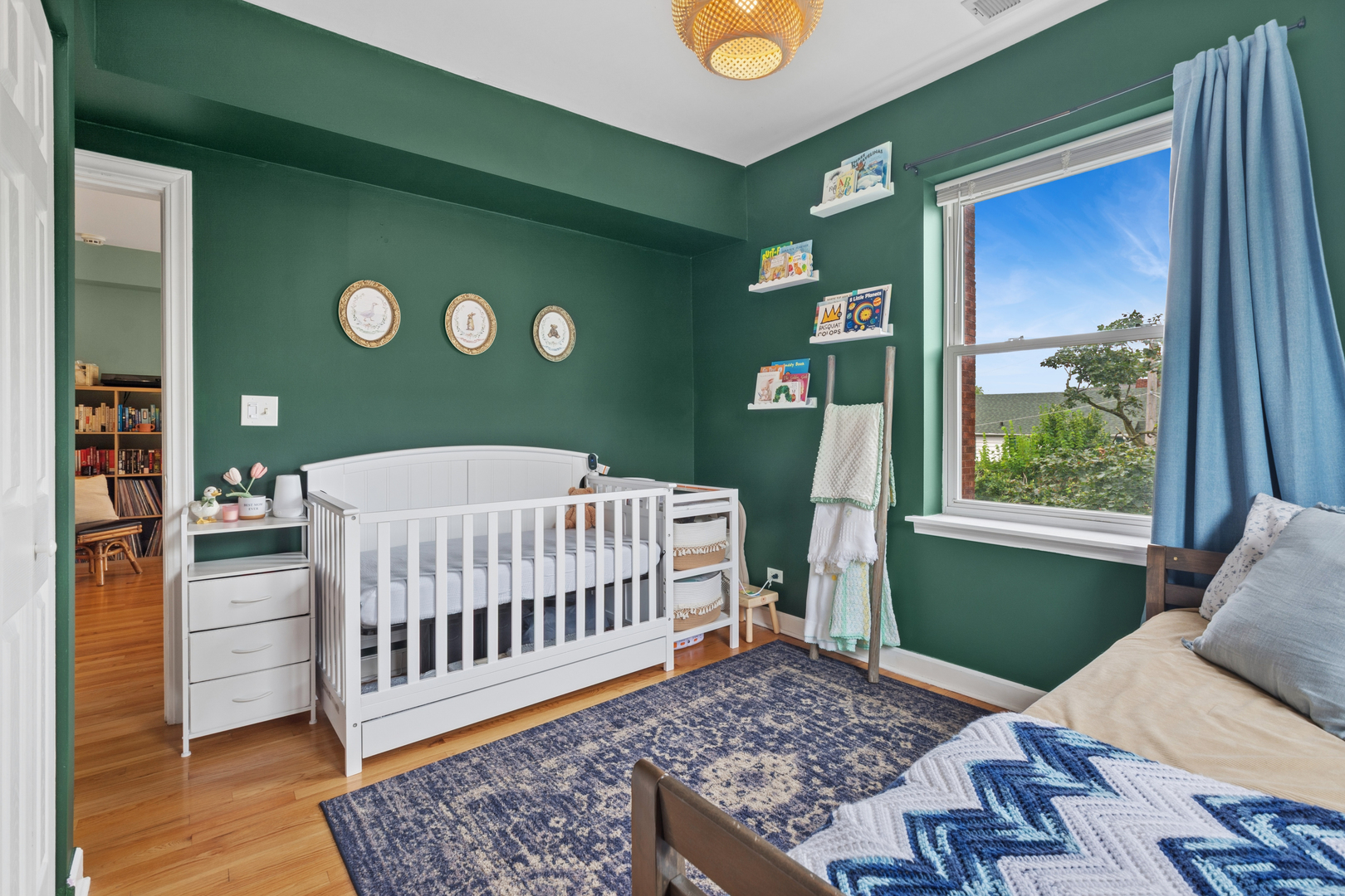 4455 N Rockwell Street Unit: 2