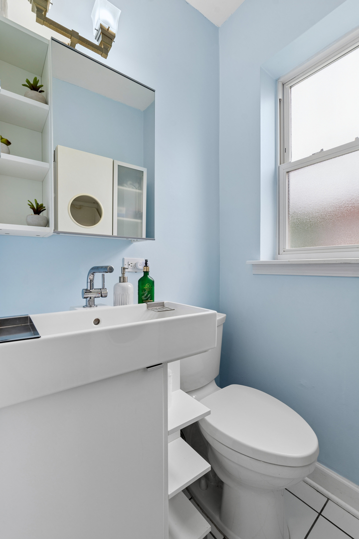 4455 N Rockwell Street Unit: 2