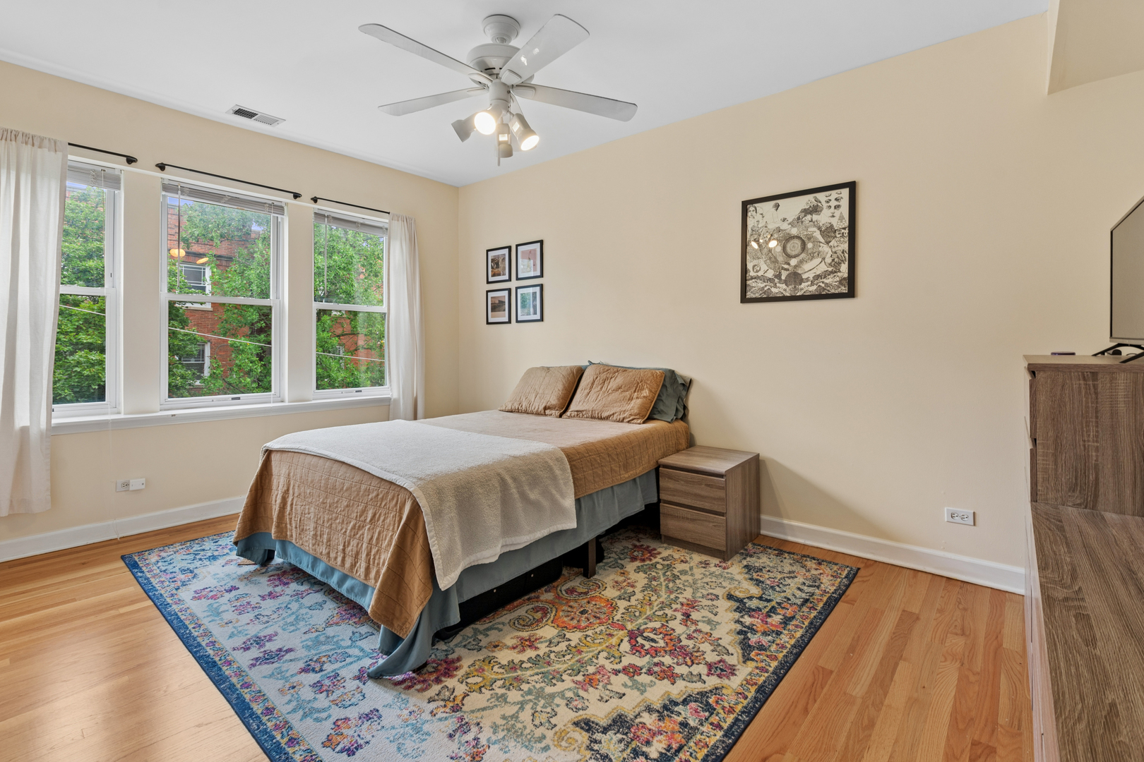 4455 N Rockwell Street Unit: 2