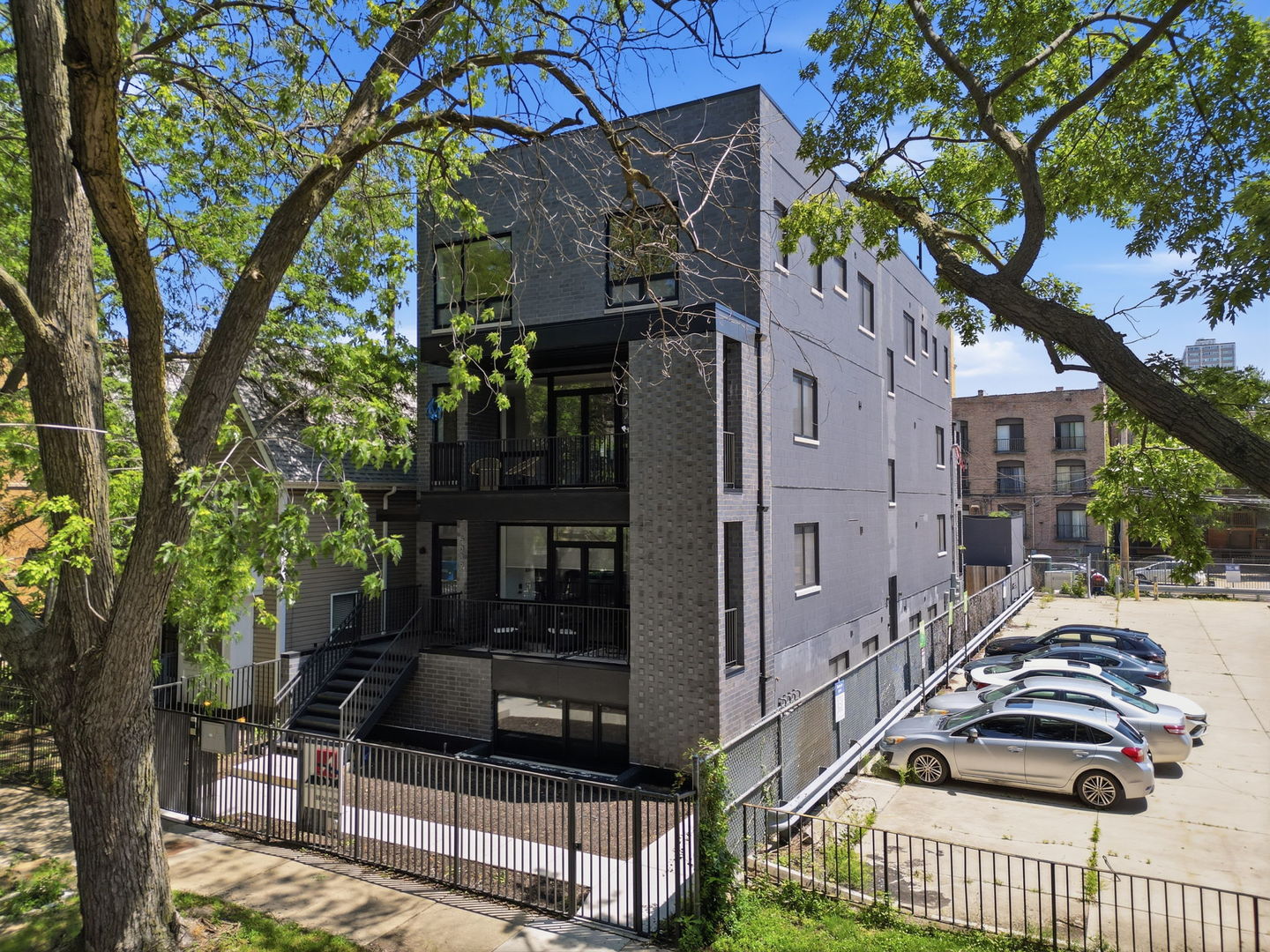 5039 N Winthrop Avenue Unit: 2F