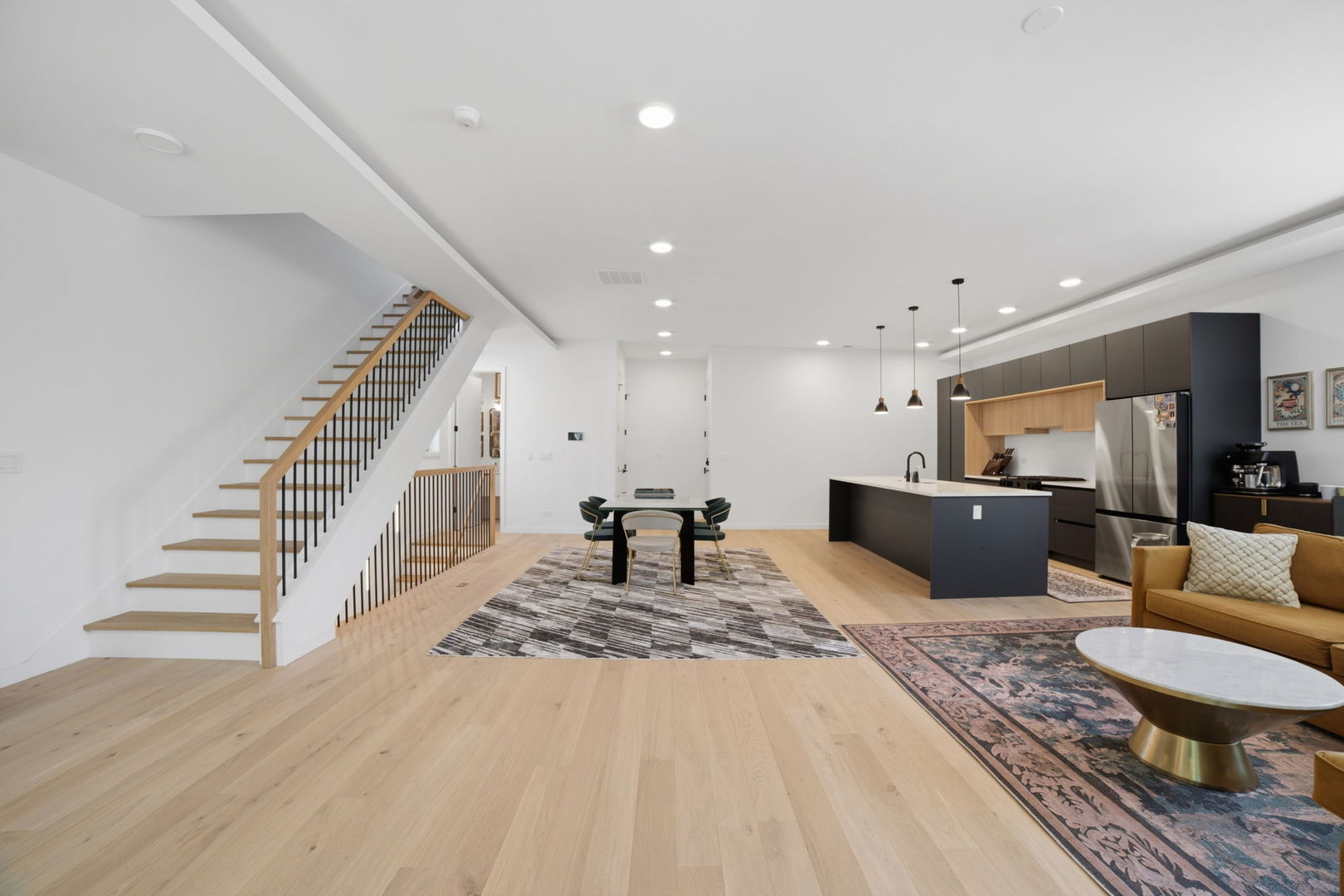 5039 N Winthrop Avenue Unit: 2F