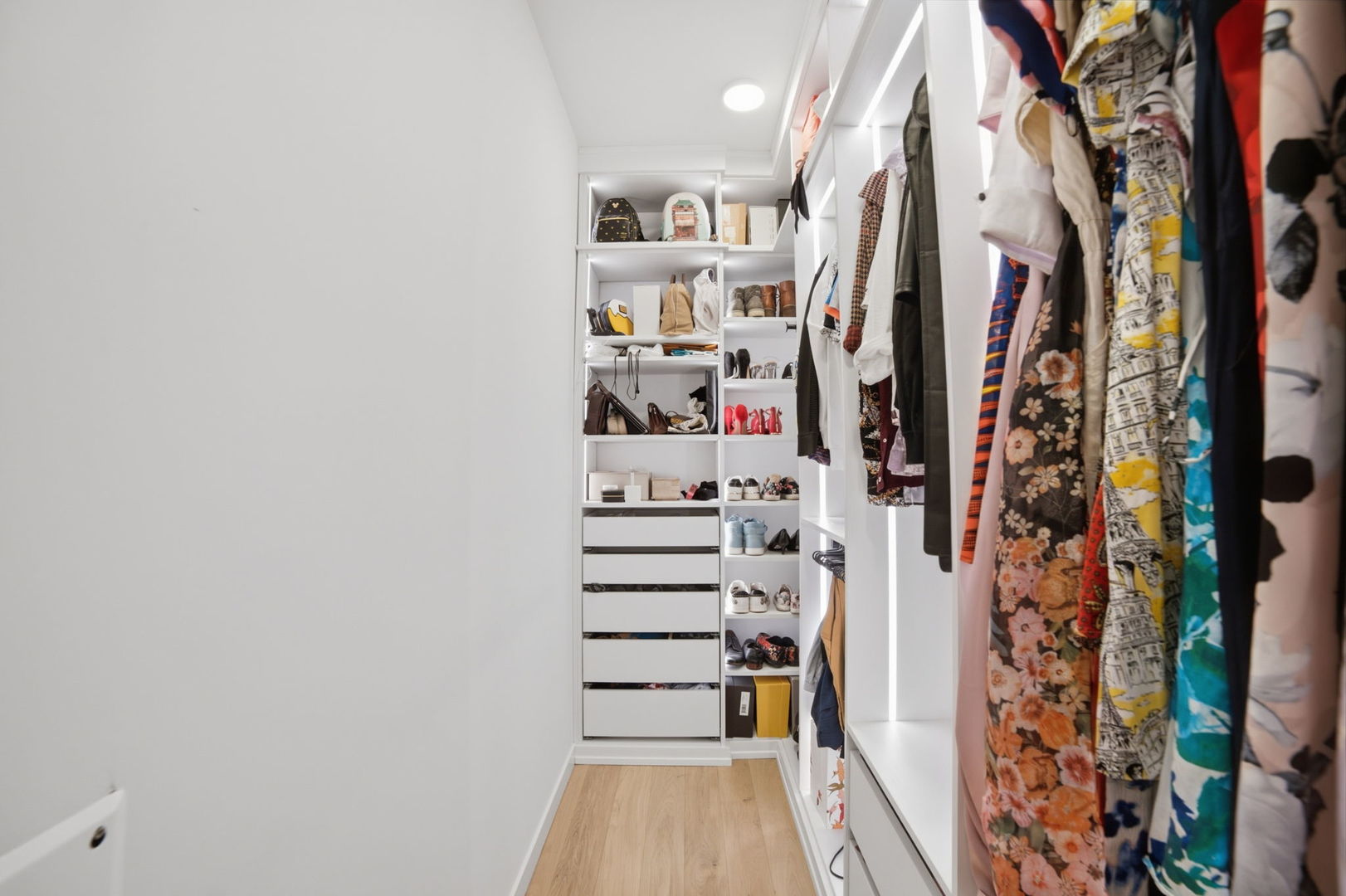 5039 N Winthrop Avenue Unit: 2F