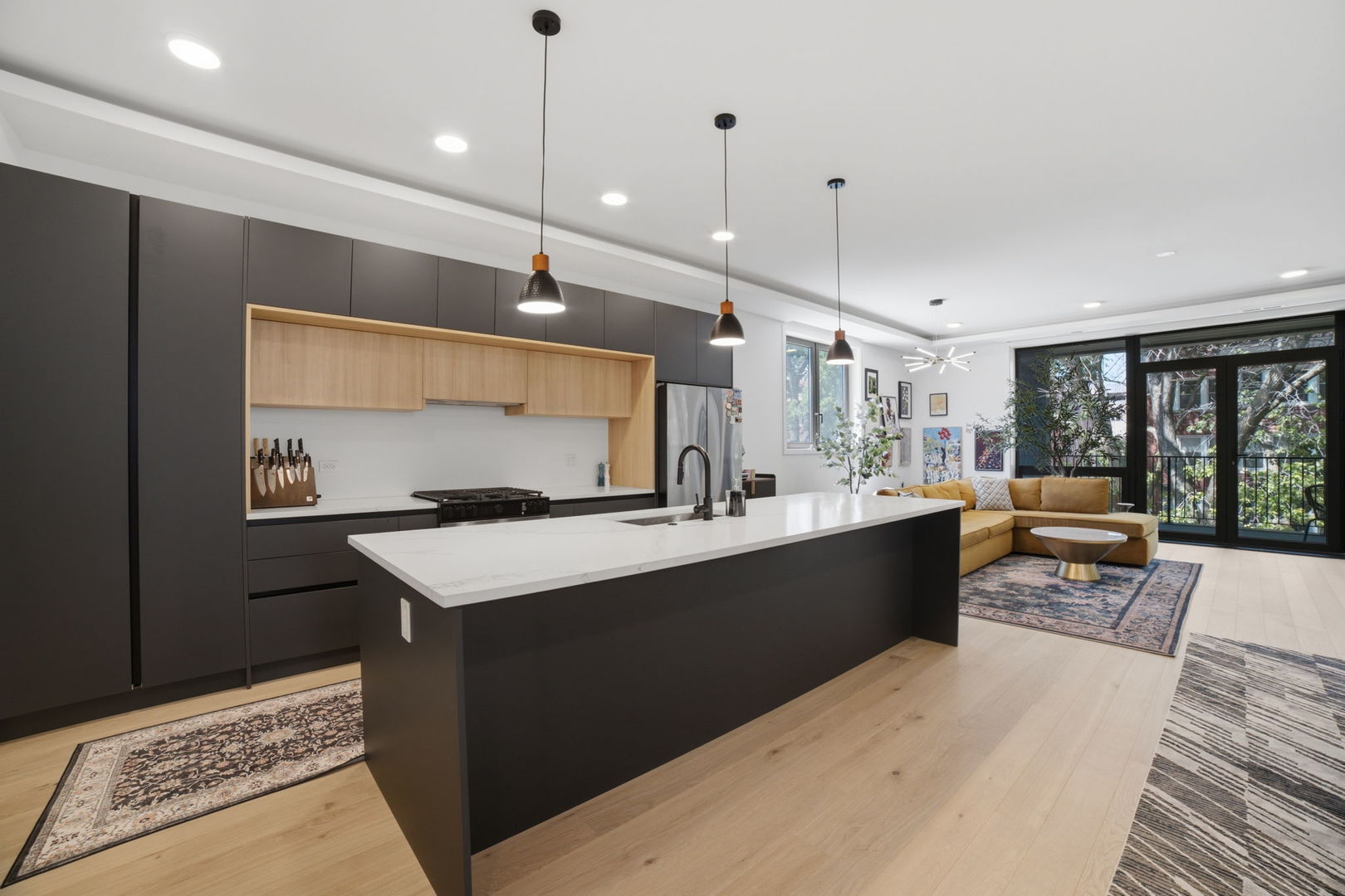 5039 N Winthrop Avenue Unit: 2F