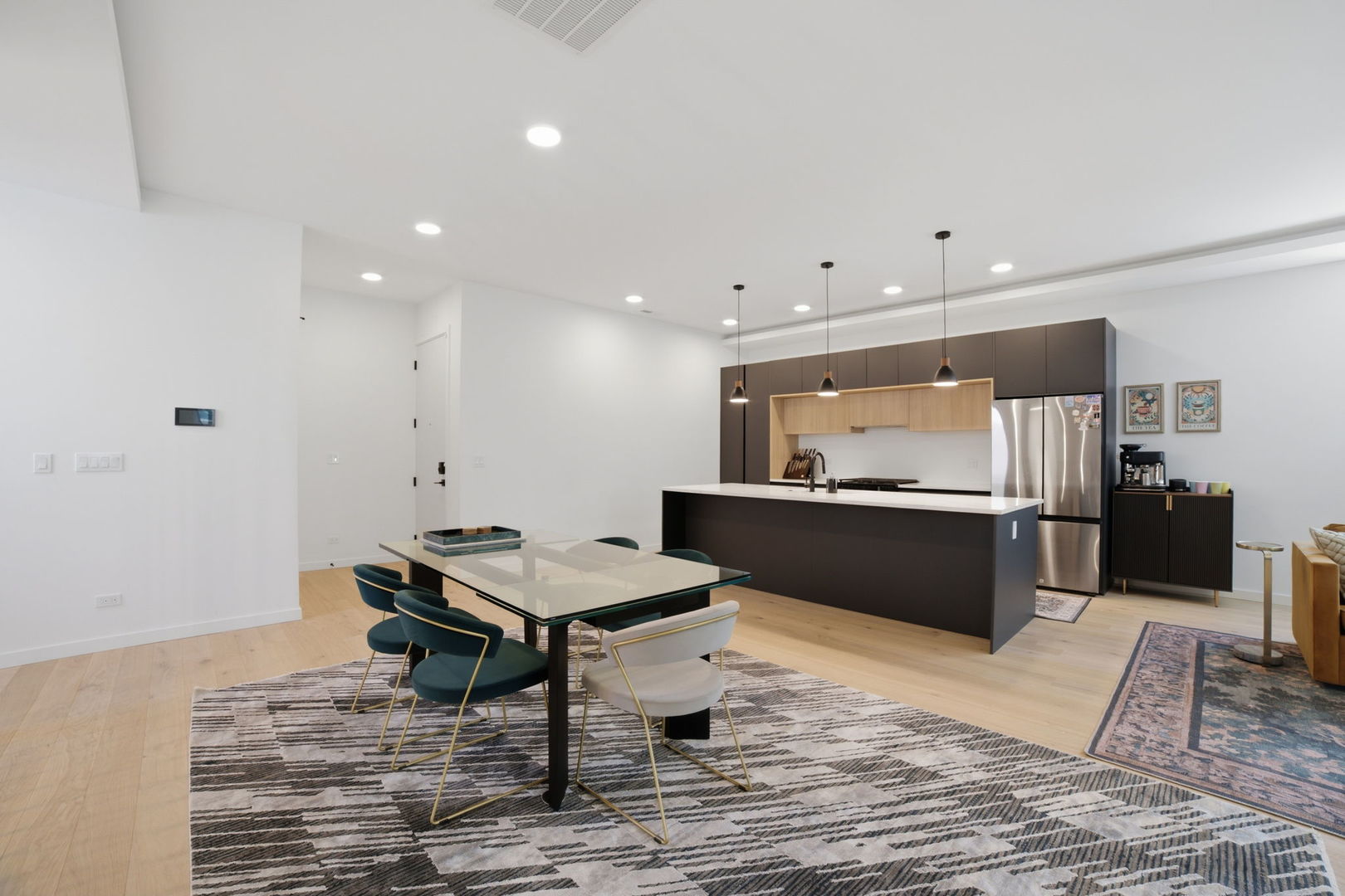 5039 N Winthrop Avenue Unit: 2F