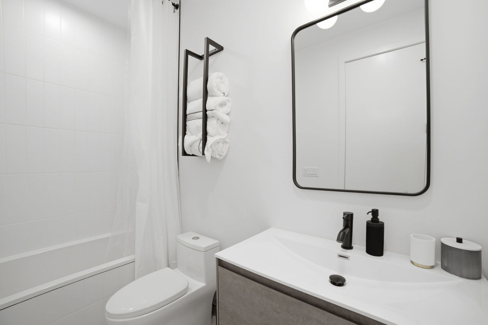 5039 N Winthrop Avenue Unit: 2F