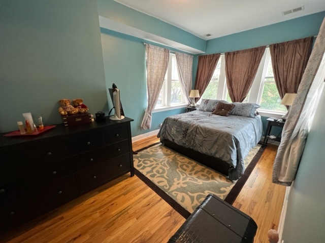 4855 N Springfield Avenue Unit: 2