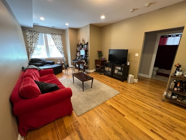 4855 N Springfield Avenue Unit: 2