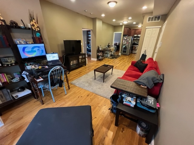 4855 N Springfield Avenue Unit: 2